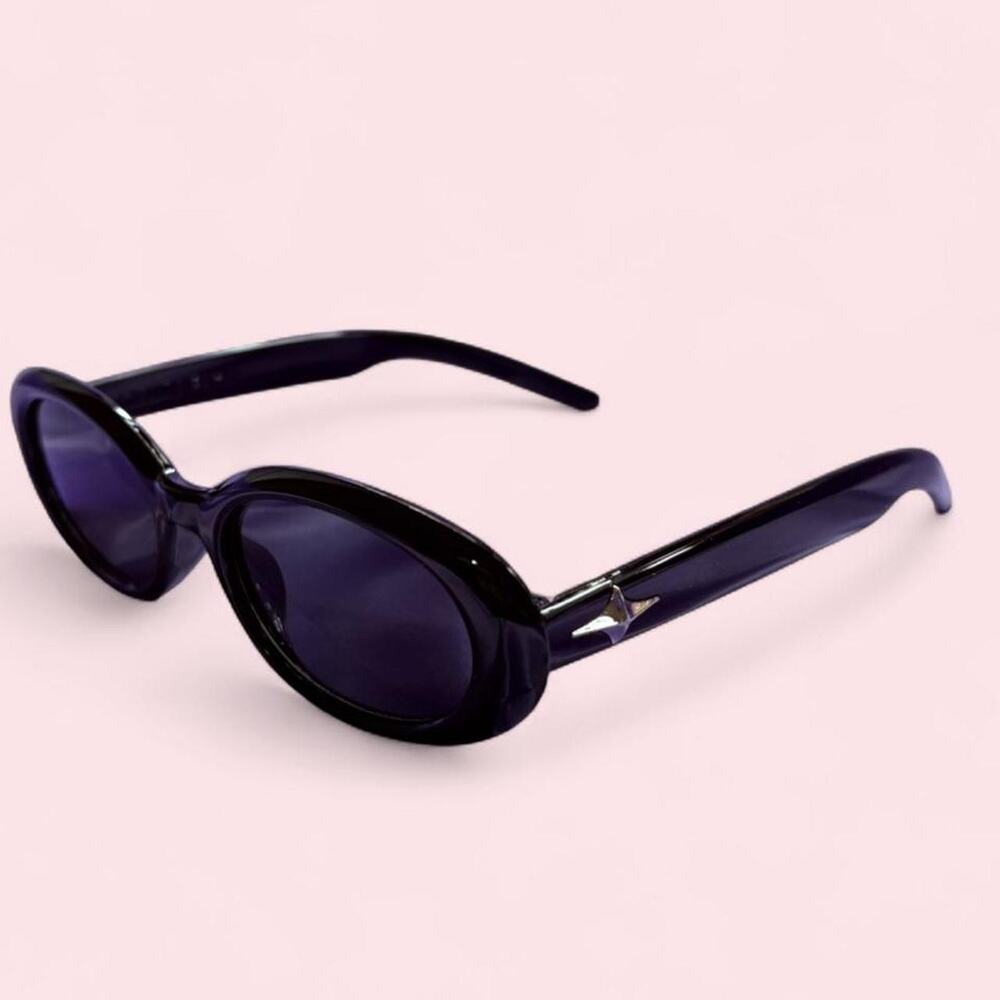 Black oval y2k sunglasses with silver star detail